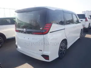 Toyota Noah SZ HYBRID 2023