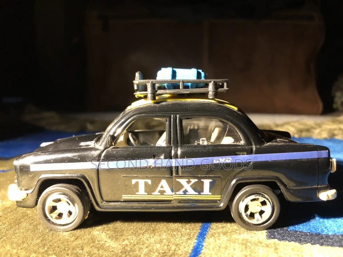 Toy Car Good Condition খেলনা গাড়িটি ভালো অবস্থায় আছে