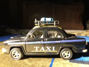 Toy Car Good Condition খেলনা গাড়িটি ভালো অবস্থায় আছে
