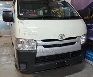 টয়োটা হাইএস ২০২০ সাদা