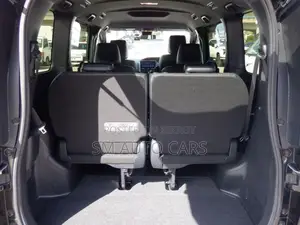Toyota Esquire Non Hybrid Gi Black 2020