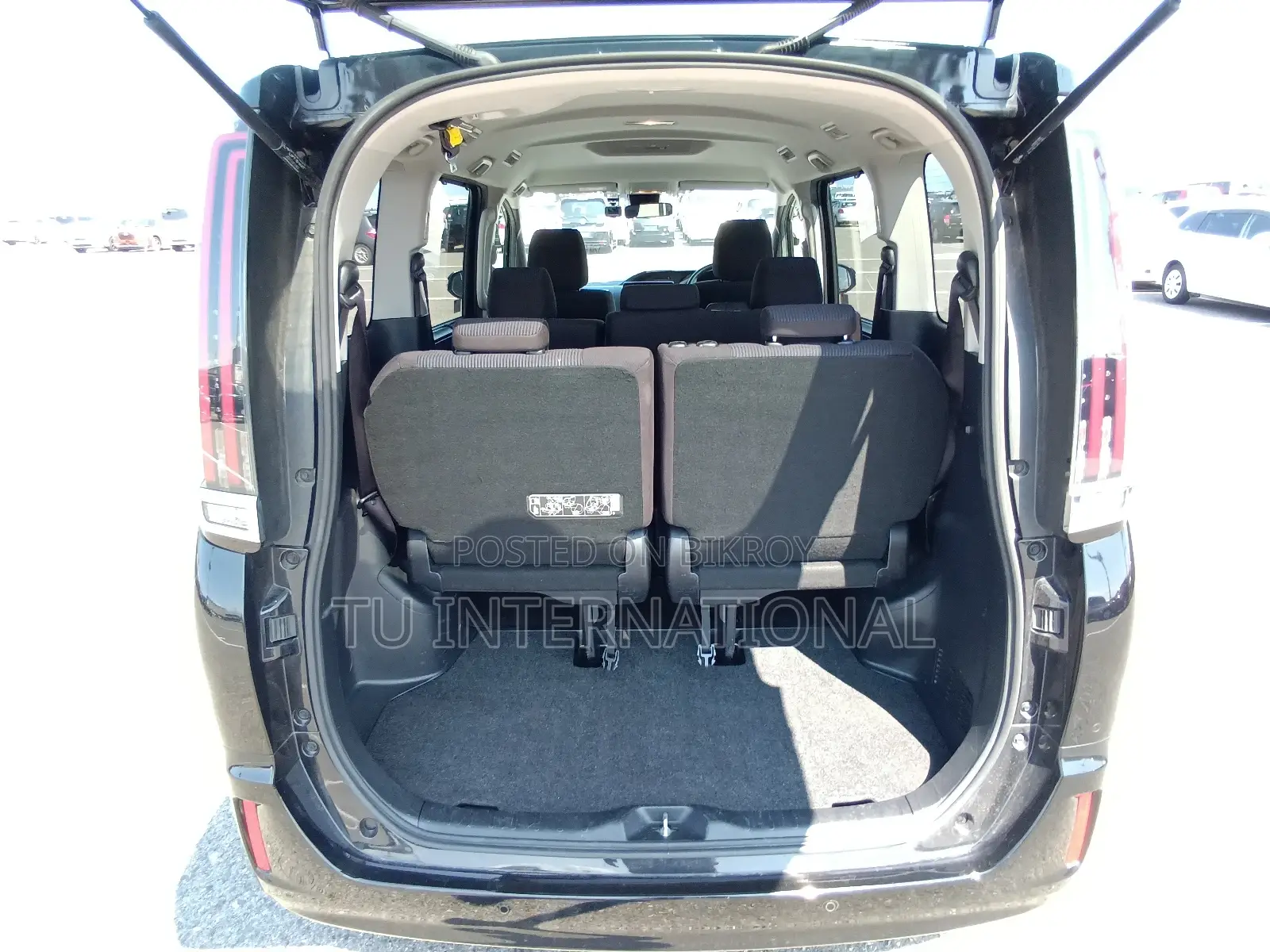Toyota Noah NON HYBRID UNIT.. 2021