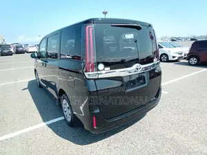 Toyota Noah NON HYBRID UNIT.. 2021