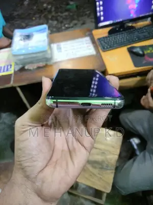 Samsung Galaxy S20 5G (Used)