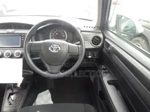 Toyota Axio Ex non hybrid Silver 2021