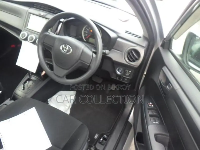 Toyota Axio Ex non hybrid Silver 2021