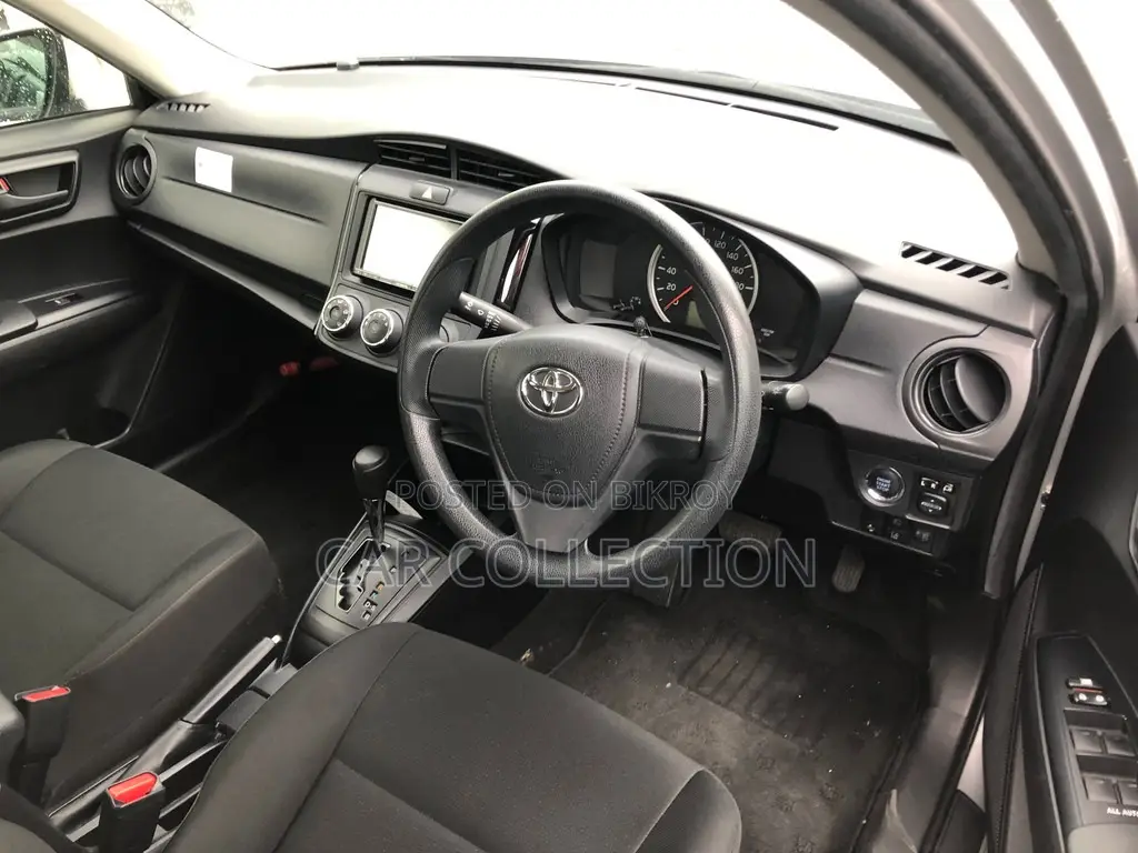 Toyota Axio Ex non hybrid Silver 2021