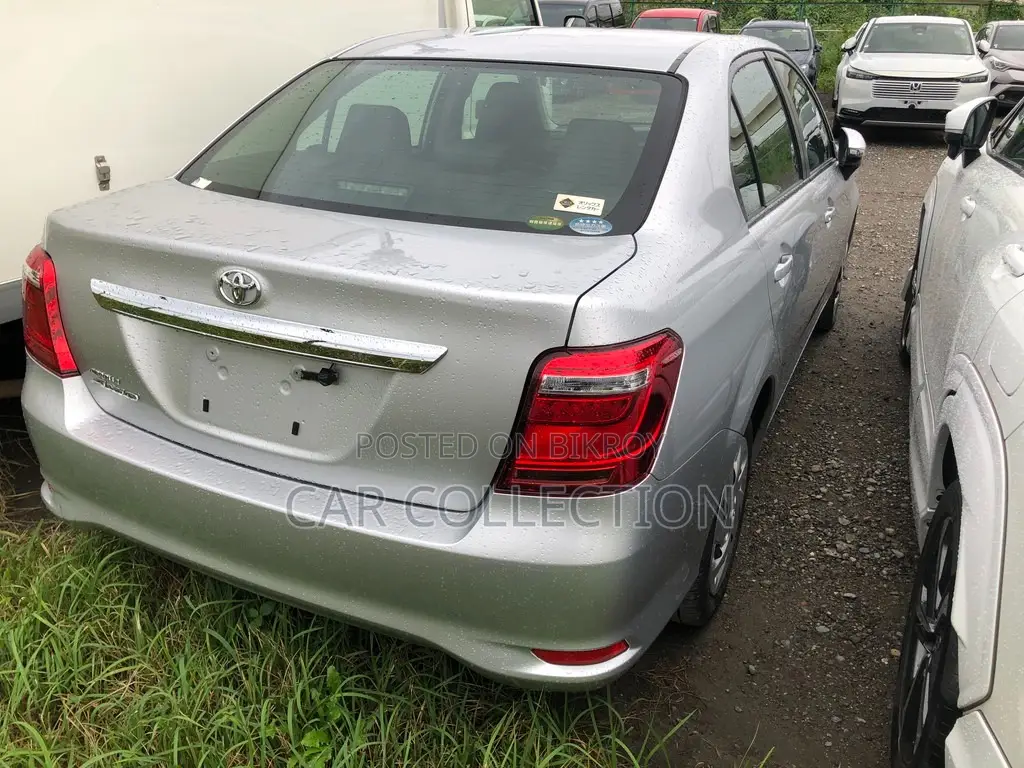 Toyota Axio Ex non hybrid Silver 2021