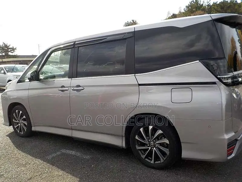 Toyota Voxy SZ 2022