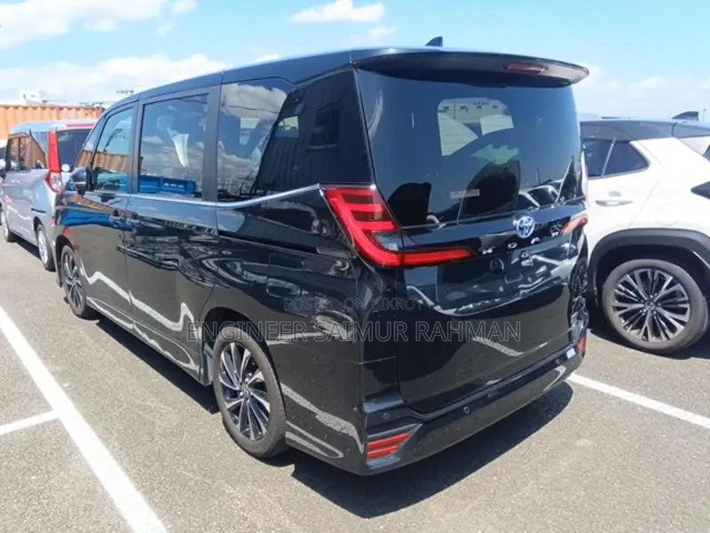 Toyota Noah SZ 24841km HB AG 3.5 2022