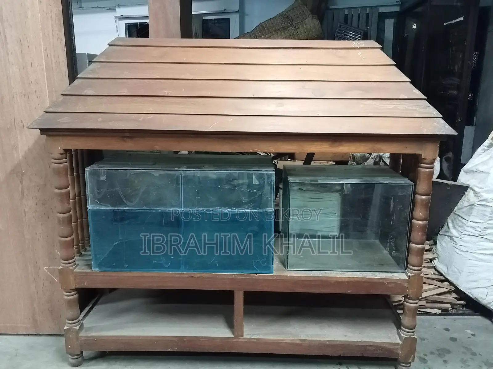 একটি একুরিয়ামের ফ্রেম বিক্রি হবে