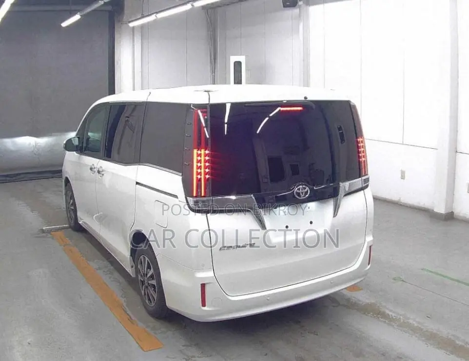 Toyota Esquire Gi Sunroof 2021