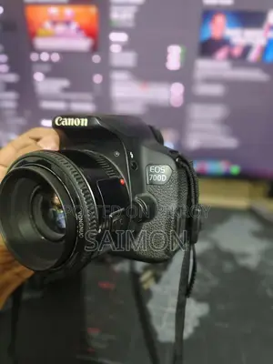 ৭০০ডি ক্যামেরা