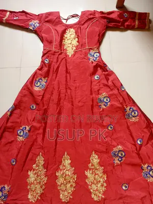 স্টাইলিশ লেডিস গাউন বিক্রি