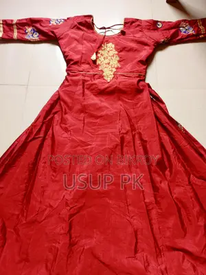স্টাইলিশ লেডিস গাউন বিক্রি
