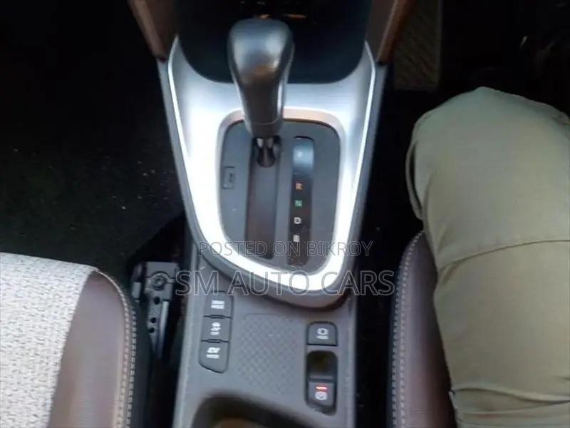 Toyota Yaris Cross Z Pearl & Black 2021