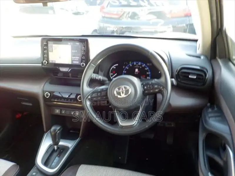 Toyota Yaris Cross Z Pearl & Black 2021