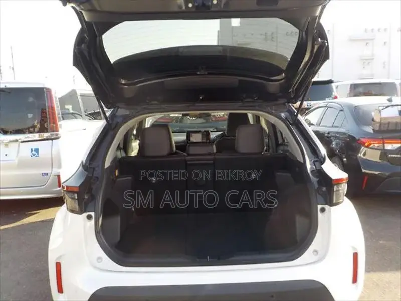Toyota Yaris Cross Z Pearl & Black 2021