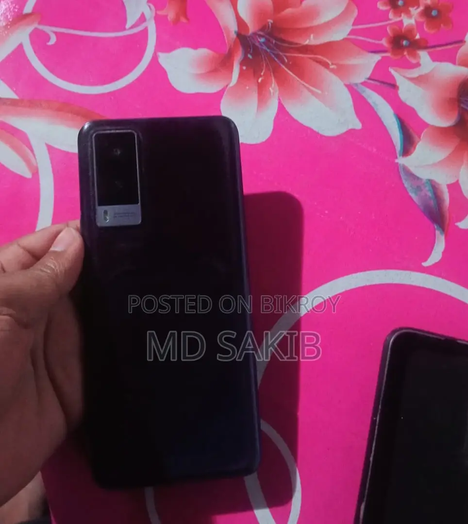 Vivo V21 . (Used)