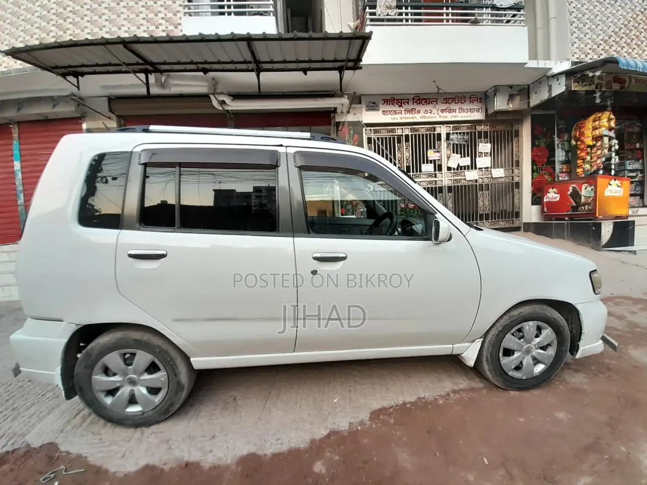 Nissan Cube . 2002