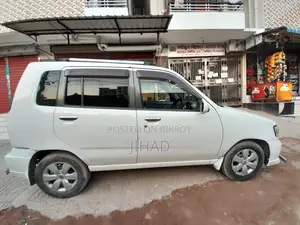 Nissan Cube . 2002