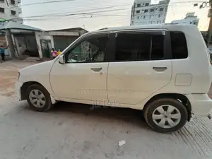 Nissan Cube . 2002