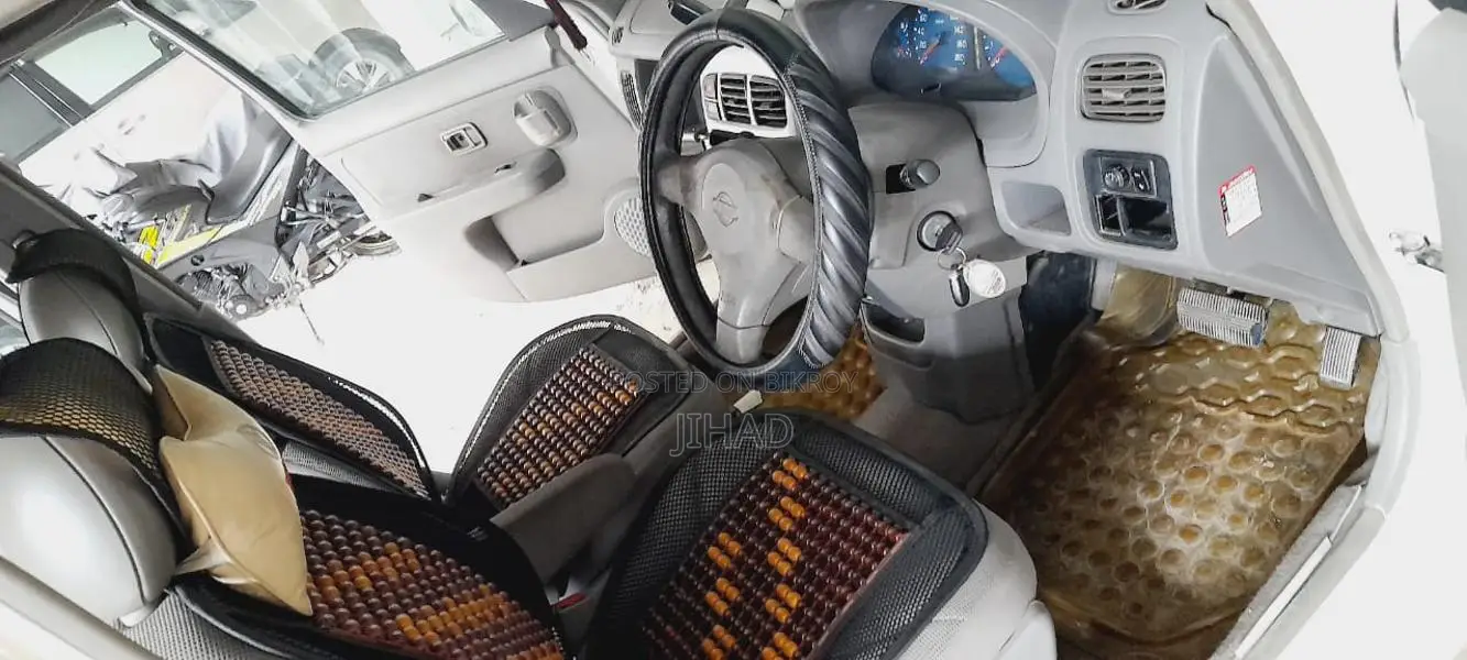 Nissan Cube . 2002