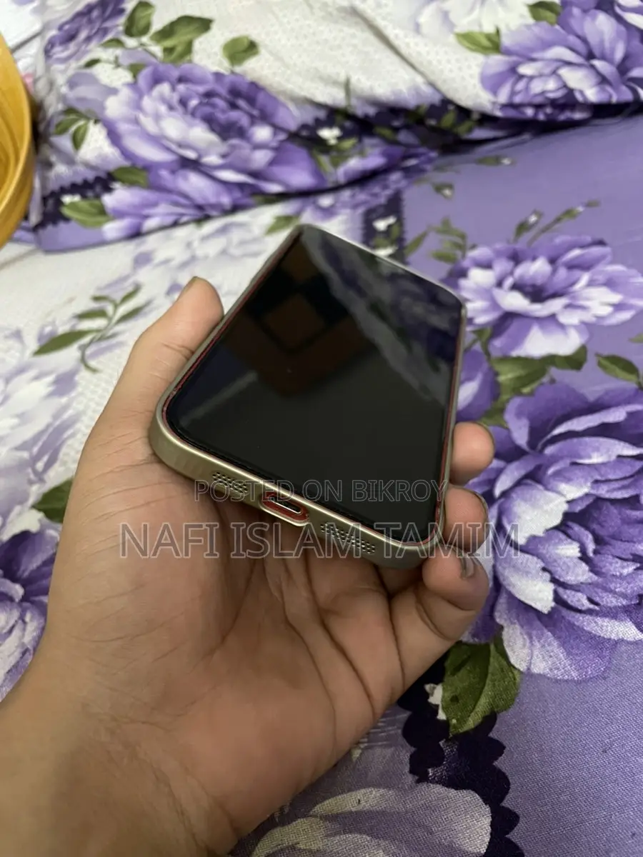 Apple iPhone 12 (Used)