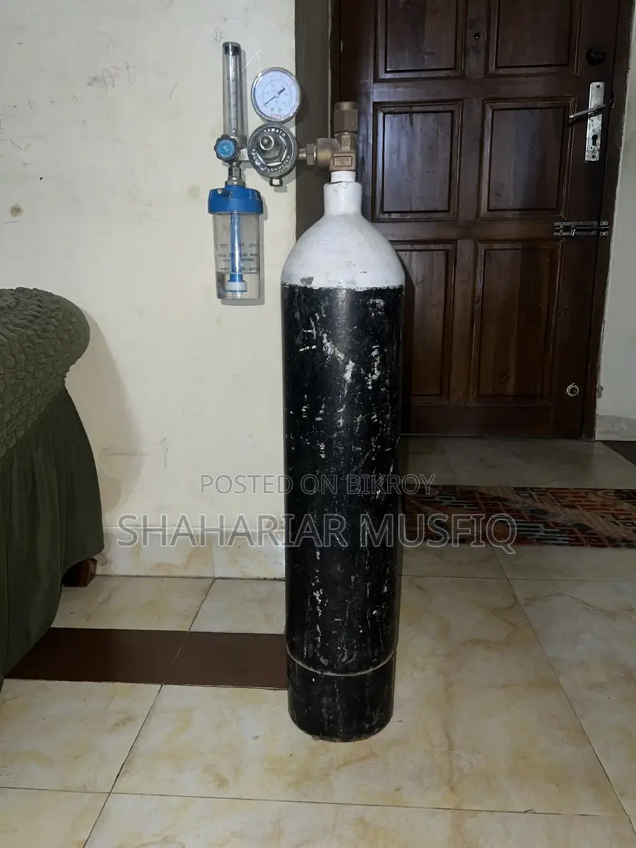 “emergency Use Er Jonno Oxygen Cylinder Available.”