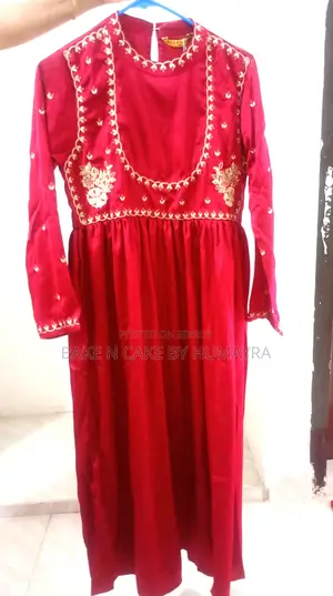 এই ড্রেস টি ক্লাবহাউজ থেকে নেওয়া।