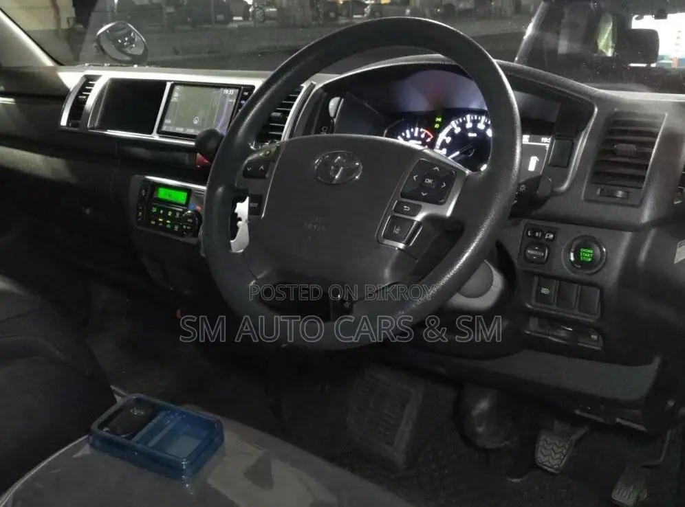 Toyota Hiace Grand Cabin Black GL 2021
