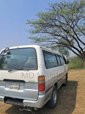 Toyota Hiace 2004