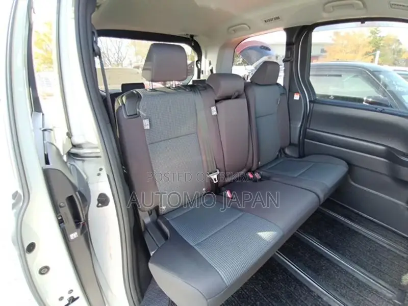 Toyota Noah X 2022