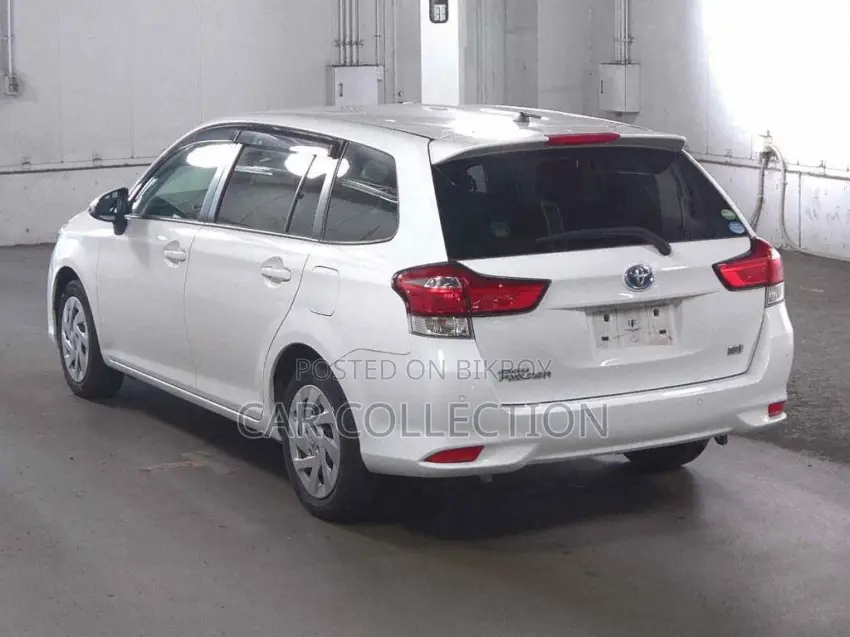 Toyota Fielder Ex Hybrid White 2021