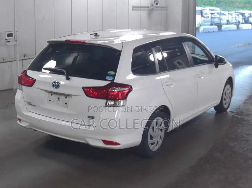 Toyota Fielder Ex Hybrid White 2021