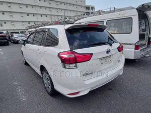 Toyota Fielder Ex Hybrid White 2021