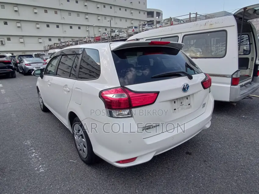 Toyota Fielder Ex Hybrid White 2021