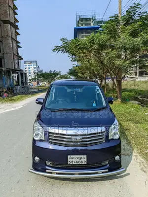 Toyota Noah X 2011