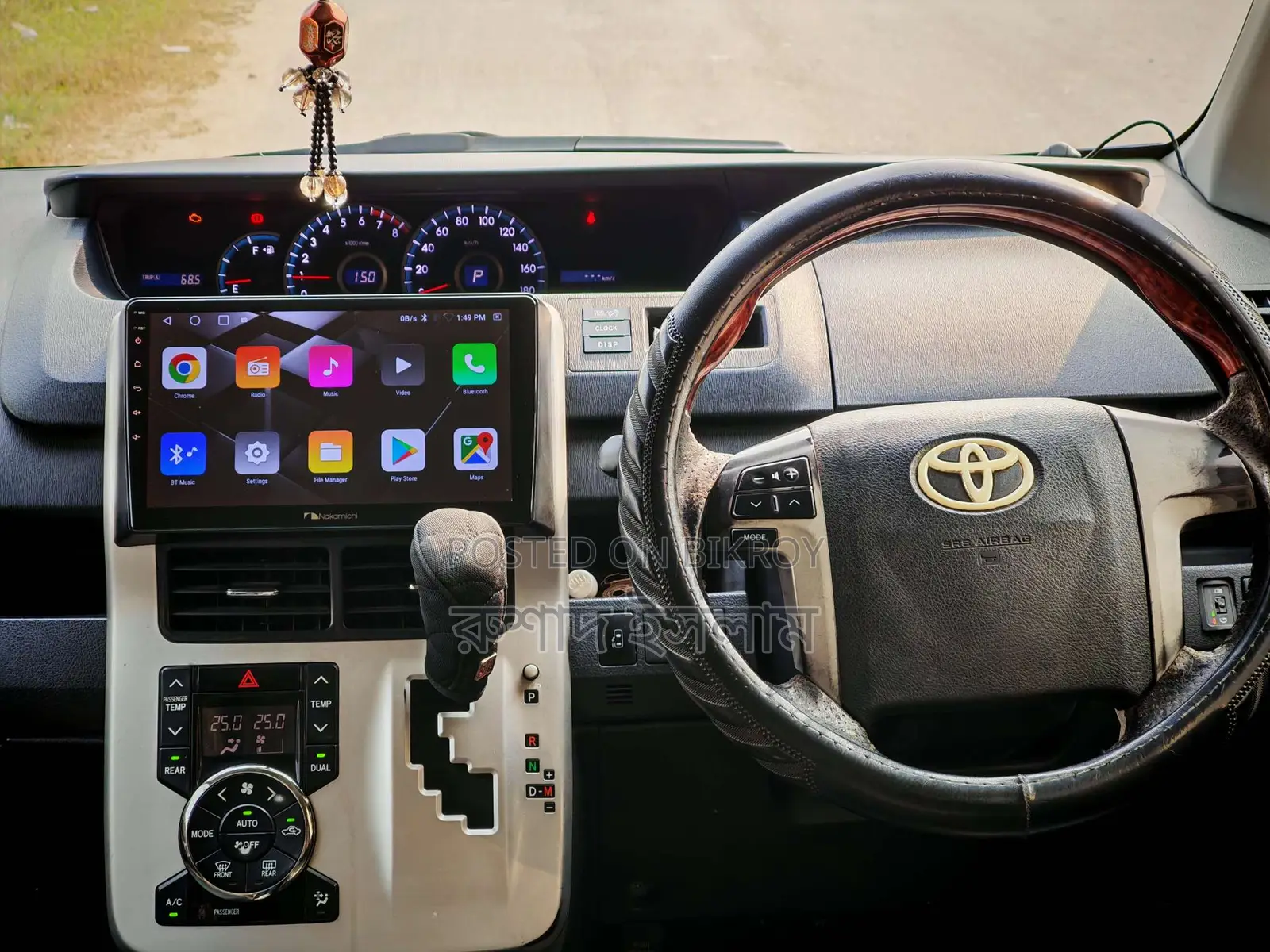 Toyota Noah X 2011