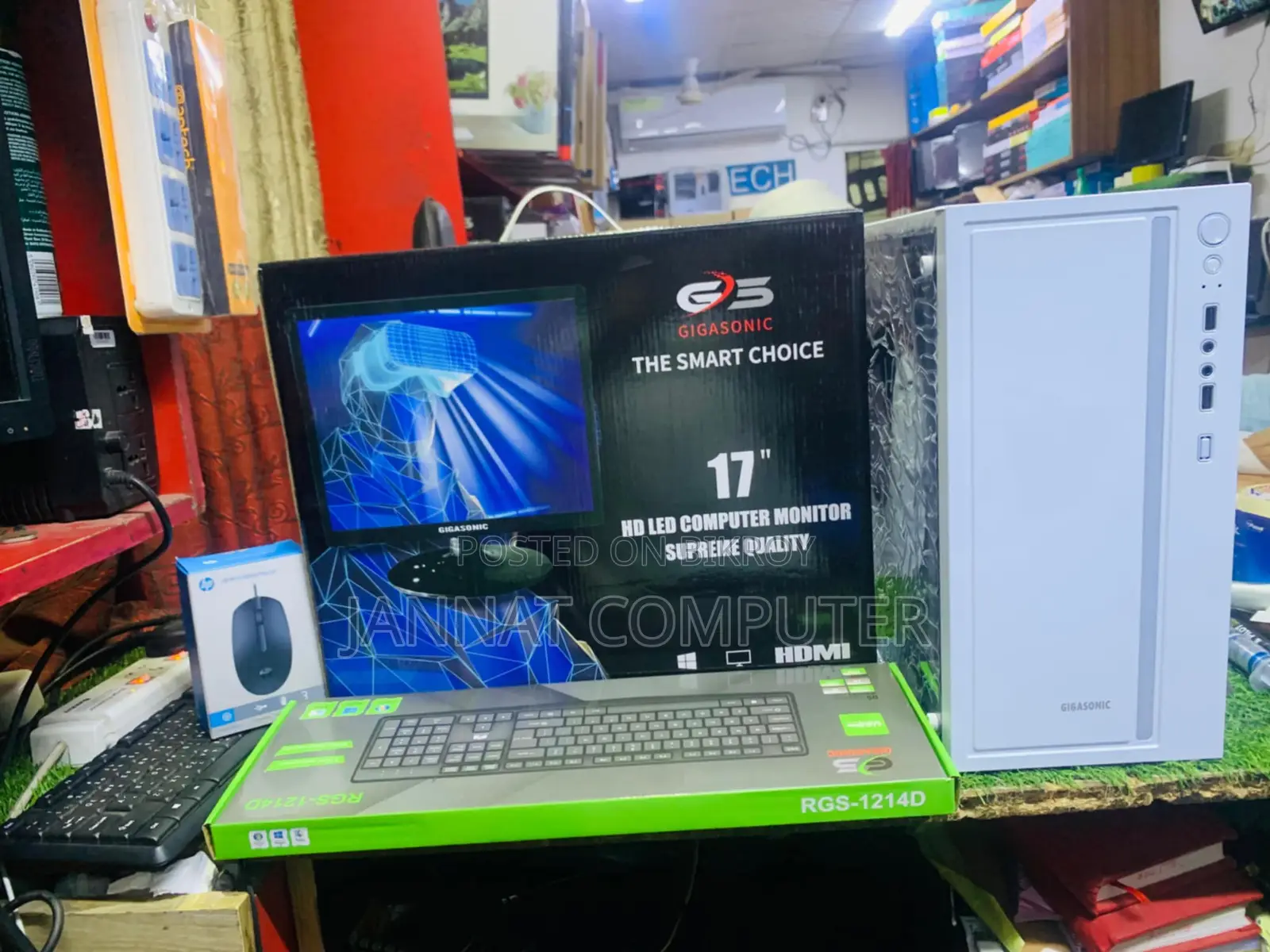 New Core i3 + 4GB RAM + 1000GB HDD + 128GB SSD + Gigasonic 17'' LED