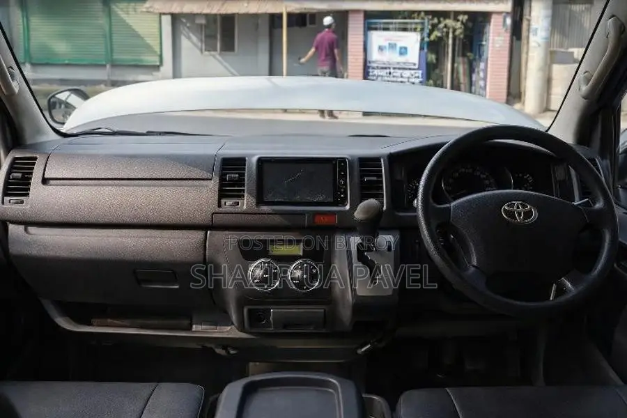 Toyota Hiace 2012