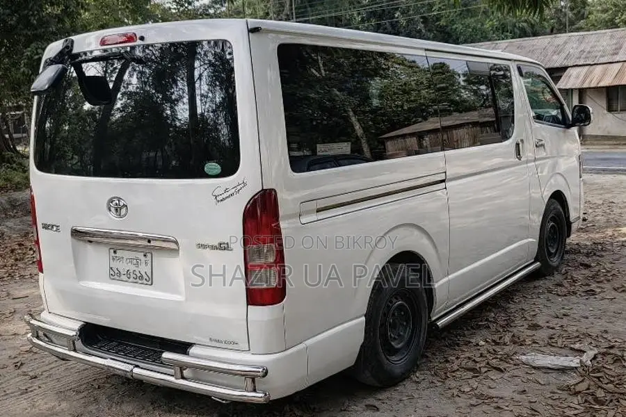 Toyota Hiace 2012