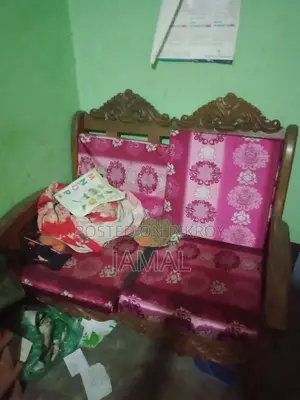 কা‌ঠের সোফা