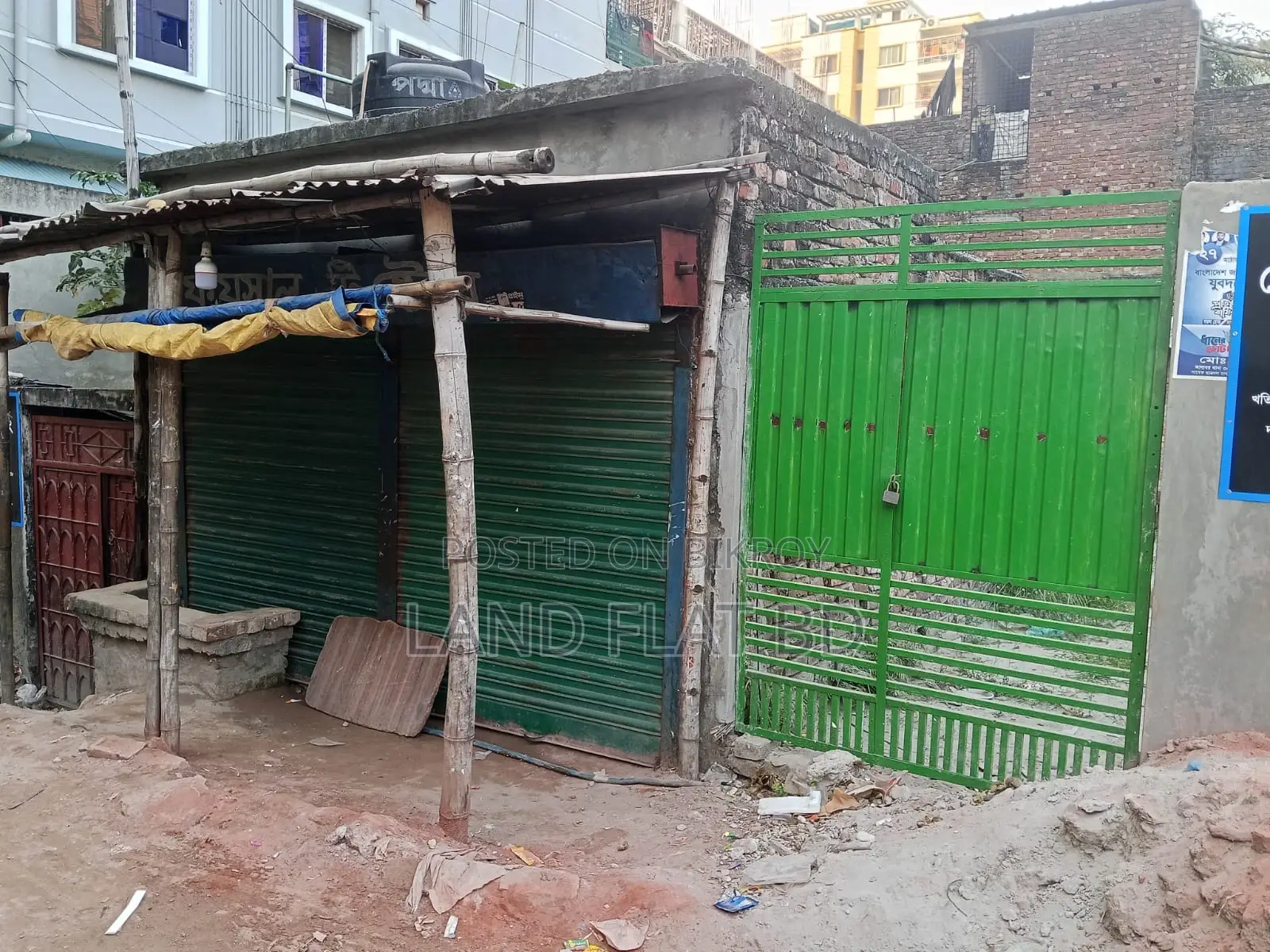 Ongoing Flat for Sale, 950 SFT, South Facing