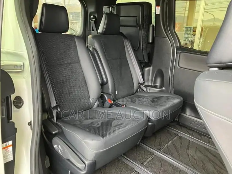Toyota Voxy ZS Keramike hybrid 2020
