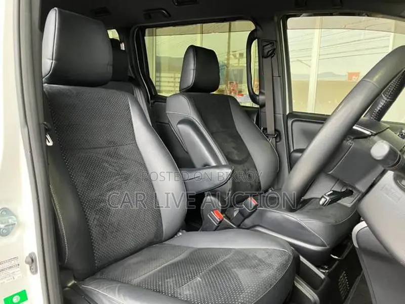 Toyota Voxy ZS Keramike hybrid 2020