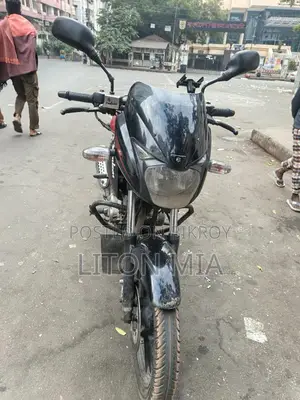 Bajaj Pulsar 150 . 2016