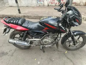 Bajaj Pulsar 150 . 2016