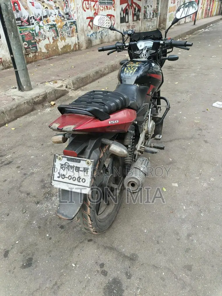 Bajaj Pulsar 150 . 2016