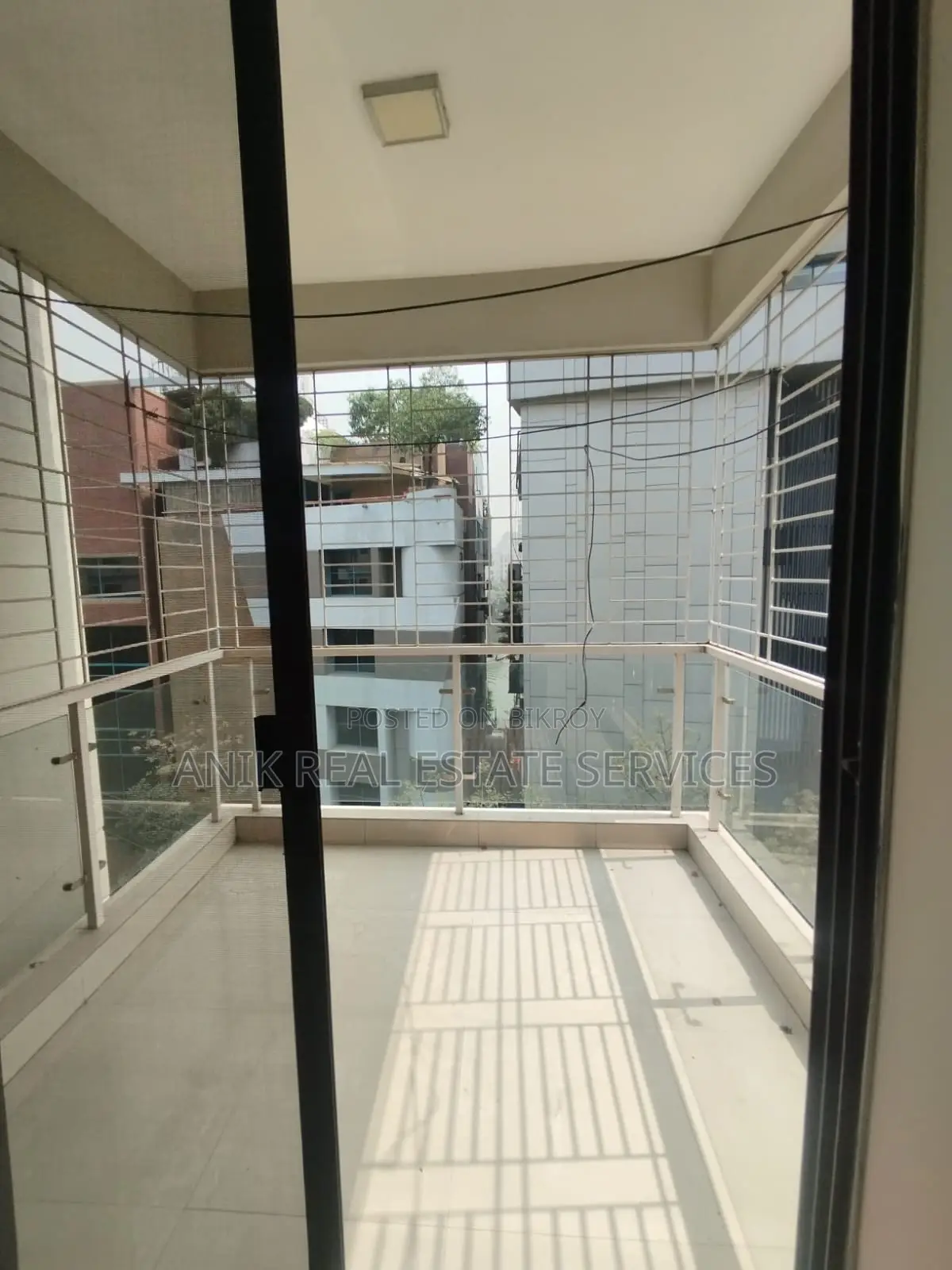 গুলশান ১-এ ভালো মানের ৩ বেডরুমের আনফার্নিশড ফ্ল্যাট ভাড়া